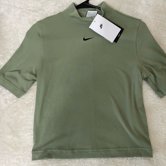 Army Green Nike Tee - Picture 1 of 2